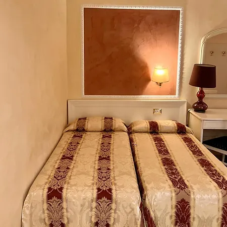 伊答雷里酒店 3*