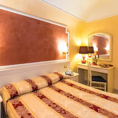 伊答雷里酒店 3*